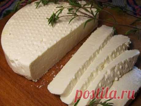 Самый вкусный из мягких сыров!    Самый вкусный из мягких сыров! Вечером готовлю, а утром завтракаю словно королева. Бомбовый рецепт!  Ингредиенты:  Молоко 4 л  Молочная с...
