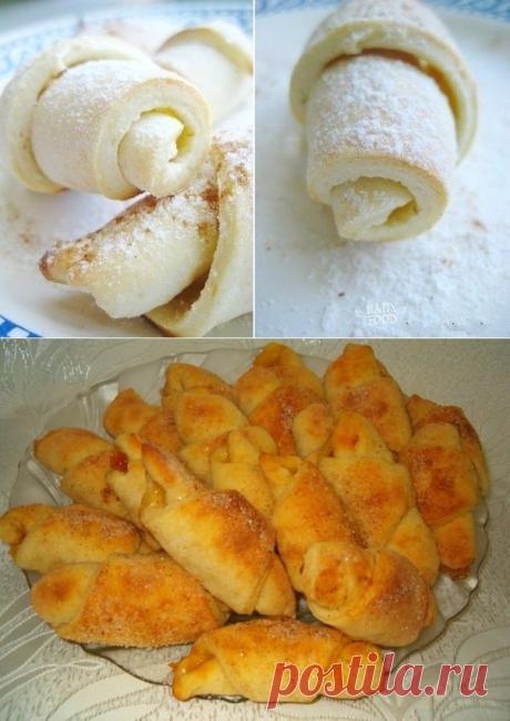 Безумно вкусные и нежные творожные рогалики
Ингредиенты:
    - 100 гр муки
    - 100 гр творога
    - 100 гр сл масла
    - 1 щепотка соли
    - 1 желток
    - 1 щепотка сахара
    - 1 с/л сахара и щепотка корицы для начинки
