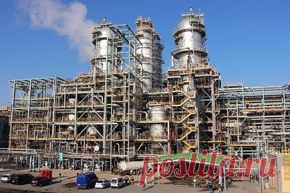 Под Самаркандом взорвался сжиженный газ. Вечером 9 мая на станции сжиженного газа предприятия «Тумангаз» в махалле «Янгиабад» Пахтачинского района Самаркандской области Узбекистана произошел взрыв, сообщает пресс-служба МЧС республики. По заявлению ведомства, пожар повредил три автомобиля и уничтожил 50 литров сжиженного газа.