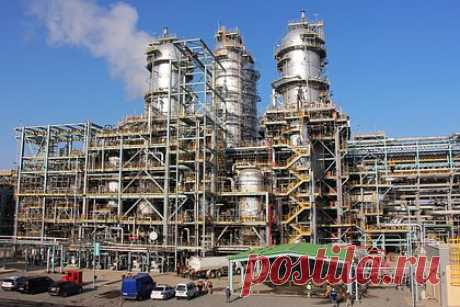Под Самаркандом взорвался сжиженный газ. Вечером 9 мая на станции сжиженного газа предприятия «Тумангаз» в махалле «Янгиабад» Пахтачинского района Самаркандской области Узбекистана произошел взрыв, сообщает пресс-служба МЧС республики. По заявлению ведомства, пожар повредил три автомобиля и уничтожил 50 литров сжиженного газа.