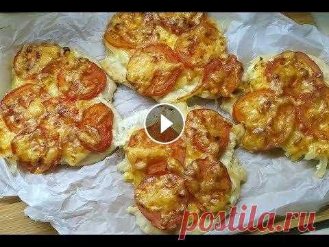 Куриная грудка под шубой ✅Нам понадобится: 2 средних филе куриной грудки (у меня на 580 г), 1 средняя луковица - 80 г, творожный сыр по 1 ч. л. ложке на каждую порцию (всего п...