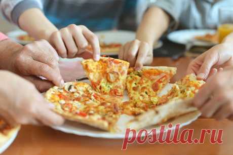 Шесть правил поведения за столом, которые мы часто нарушаем - KitchenMag.ru