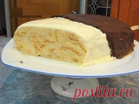 Торт "Эскимо"
Ингредиенты:
Тесто:
мука – 320 г
масло сливочное – 200 г
сахар – 200 г
яйцо – 1 шт.
сметана – 100 г
сода негашеная –  ч. л.
Крем:
молоко – 500 мл
сахар – 150 г
сахар ванильный – 1 пакетик
масло сливочное – 200 г
крахмал – 3 ст. л.
Белая глазурь:
белый шоколад – 100 г
сливки – 3 ст. л.
Темная глазурь:
тёмный шоколад – 100 г
сливки – 3 ст. л.
Приготовление:
1. Сливочное масло растереть с сахаром и яйцом.
Добавить сметану, муку и соду. Замесить тесто.
2. Разогреть духовку до те