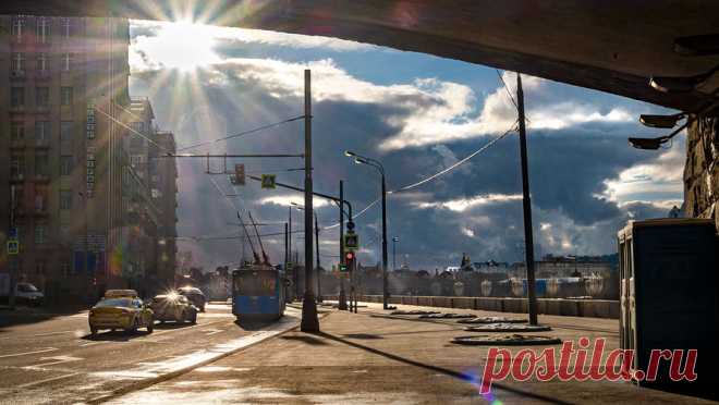 Москвичам рассказали, когда в город вернется теплая погода. Теплая погода вернется в Москву к концу выходных, 7 апреля, рассказал НСН руководитель прогностического центра "Метео" Александр Шувалов. "Осталось 36 часов холодной погоды, относительно холодной. Затем будет потепление, а ...