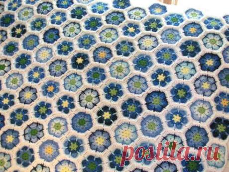 African Flower Hexagon pattern by Lounette Fourie &amp; Anita Rossouw