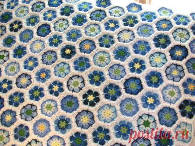 African Flower Hexagon pattern by Lounette Fourie & Anita Rossouw