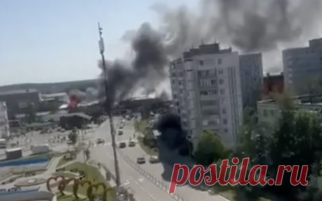 В подмосковном Солнечногорске загорелся строительный рынок. В Солнечногорске Московской области загорелся строительный рынок на площади 2100 кв.