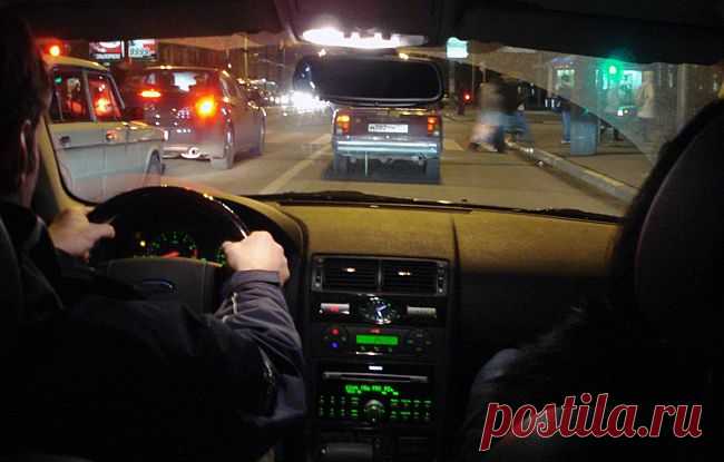 Крепче за баранку держись, шофер
Музыка в автомобиле напрямую влияет на поведение водителя на дороге. Научные данные подтверждаются практикой — не берите с собой в поездку любимые песни, это может быть опасно.