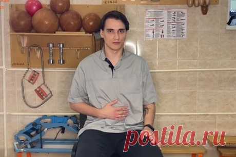 Названы лучшие упражнения для восстановления после пневмонии. Инструктор ЛФК отделения реабилитации и восстановления Мариинской больницы Илья Тарасов назвал лучшие упражнения для восстановления после пневмонии. Для начала нужно сесть на стул, положив правую руку на живот. Далее необходимо сделать вдох через нос, надувая при этом живот, потом выдох — через рот и сдувая живот.