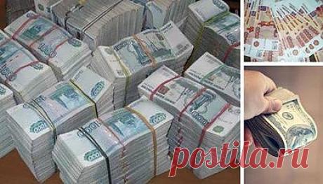 Деньги лучше не откладывать, а ВКЛАДЫВАТЬ. Чем быстрее ваши деньги вращаются, тем богаче Вы становитесь. Но вкладывать надо с умом. Если боитесь рисковать, то можете ограничиться банком. Но я советую идти вперед, как бы страшно не было, если вы верите в себя и свою судьбу у вас обязательно все получится!!!!