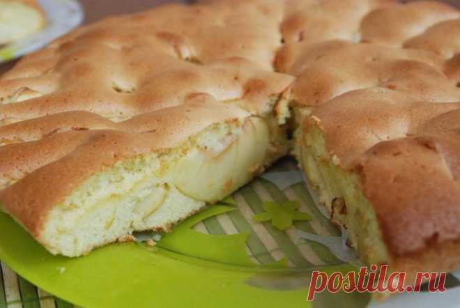 Рецепт шарлотки с яблоками в мультиварке