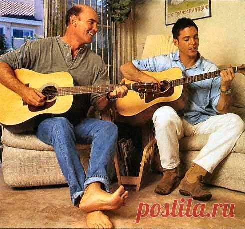 Митч Пиледжи и Николас Ли