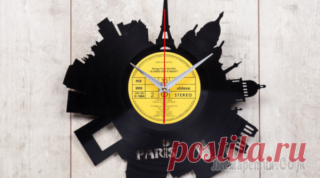 Часы из старых виниловых пластинок своими руками: 3 оригинальных мастер-класса У многих людей дома раньше стоял граммофон, на котором они слушали любимою музыку. Смотря на виниловые пластинки, возникает чувство ностальгии. Поэтому не все могут пересилить себя и выкинуть этот пер...