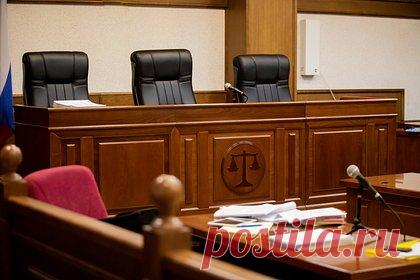 Российские предприниматели обратились в итальянский суд из-за санкций. Десять российских предпринимателей обратились в итальянский суд столичной области Лаци из-за санкций, введенных в связи с конфликтом на Украине. Адвокаты десяти олигархов, обратившихся в суд, утверждают, что это имущество принадлежит не им лично, а различным трастам, доходы которых не связаны с олигархами.