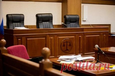 Российские предприниматели обратились в итальянский суд из-за санкций. Десять российских предпринимателей обратились в итальянский суд столичной области Лаци из-за санкций, введенных в связи с конфликтом на Украине. Адвокаты десяти олигархов, обратившихся в суд, утверждают, что это имущество принадлежит не им лично, а различным трастам, доходы которых не связаны с олигархами.