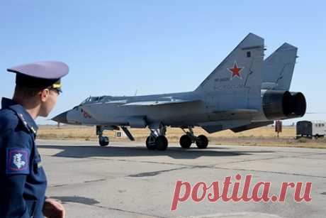 В Польше рассказали о «последнем моменте перед великим регрессом» ВВС России. Военно-воздушные силы (ВВС) России находятся в «последнем моменте перед великим регрессом», рассказывает польский портал Defence24. Согласно оценкам издания, значительной части российских самолетов может быть от 30 до 40 лет, многие из которых 20 и более лет не модернизировались.