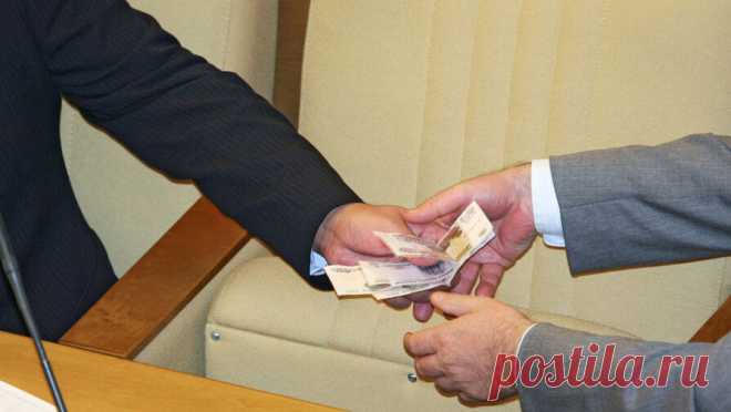 Обвиняемому во взяточничестве экс-депутату Госдумы Шулепову продлили арест. Суд продлил срок содержания под стражей экс-депутату Госдумы, бывшему мэру Вологды Евгению Шулепову. Об этом сообщает объединенная пресс-служба судов региона. Шулепов останется под стражей до 13 ноября 2024 года. Экс-чиновника задержали ...