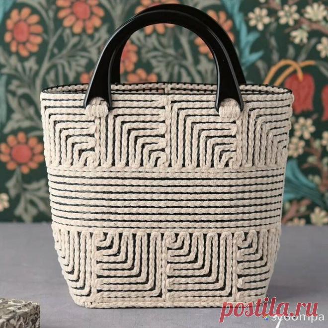 Подборка вязаных сумок крючком со схемами.