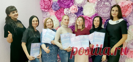 Совсем немного осталось до весны, и наши пчелки продолжают трудиться в Академии, учиться и творить красоту 😊

На прошлой неделе мы приняли много экзаменационных работ, выпустили много молодых мастеров, выдали много дипломов, и получили массу удовольствия и счастья от обучения таких замечательных девчонок! И сегодня мы поздравляем их от всей души!