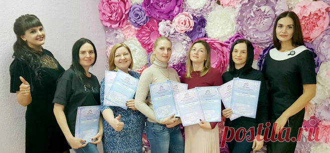 Совсем немного осталось до весны, и наши пчелки продолжают трудиться в Академии, учиться и творить красоту 😊

На прошлой неделе мы приняли много экзаменационных работ, выпустили много молодых мастеров, выдали много дипломов, и получили массу удовольствия и счастья от обучения таких замечательных девчонок! И сегодня мы поздравляем их от всей души!