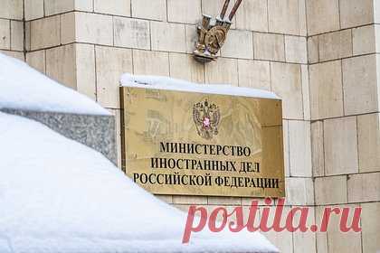 В МИД России назвали цель «фарса вокруг Венесуэлы». МИД России назвал целью «фарса вокруг Венесуэлы» контроль над государственными финансами страны, находящимися в зарубежной юрисдикции. В ведомстве отметили, что будут задействованы любые схемы, позволяющие удержать американское дочернее предприятие нефтяного госконцерна «ПДВСА» — «Ситго» и золото в Банке Англии.