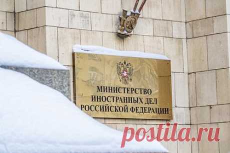 В МИД России назвали цель «фарса вокруг Венесуэлы». МИД России назвал целью «фарса вокруг Венесуэлы» контроль над государственными финансами страны, находящимися в зарубежной юрисдикции. В ведомстве отметили, что будут задействованы любые схемы, позволяющие удержать американское дочернее предприятие нефтяного госконцерна «ПДВСА» — «Ситго» и золото в Банке Англии.