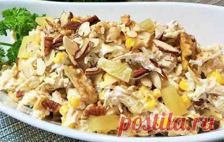 Салат с курицей, ананасами и грибами - Кулинарные рецепты 