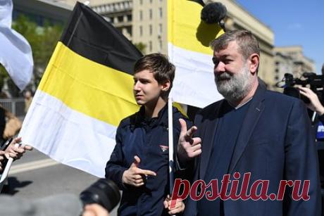 Стало известно об акции «Артподготовки» на 9 мая по осложнению работы ПВО. Организация «Артподготовка» (признана в РФ террористической) готовила на День Победы фейковую акцию «Небесный полк» с запуском воздушных шаров для осложнения работы систем российской противовоздушной обороны. Об этом РИА Новости сообщил источник в силовых структурах. Пятеро организаторов акции задержаны.