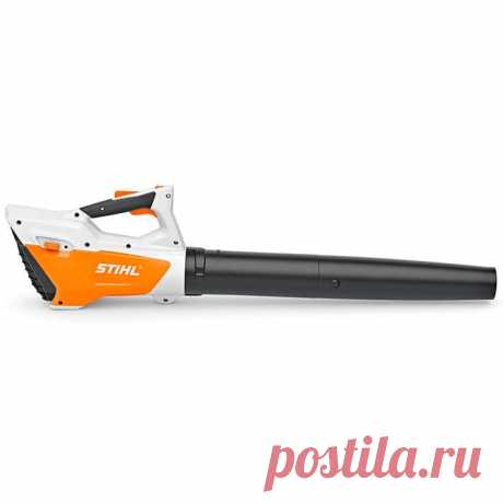 Воздуходувное устройство Stihl BGA 45. Аккумуляторное воздуходувное устройство Stihl BGA 45 предназначено для уборки небольших площадок рядом с домом. Агрегат оснащен круглой насадкой, настенным креплением с функцией зарядки для практичного хранения с одновременной подзарядкой инструмента, его вес 2,2 кг. Аккумулятор встроенный, с индикацией степени заряда. Время зарядки аккумулятора 210 мин / 300 мин (80%/100%).