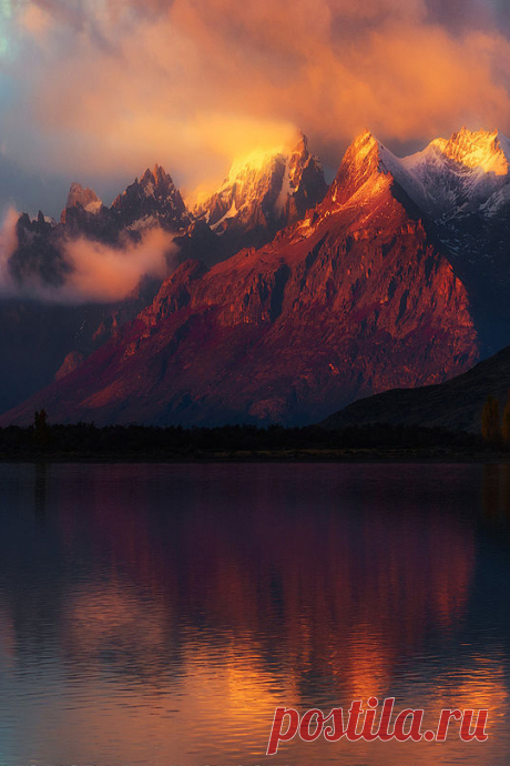 enantiodromija:
“  Heating Tops by Greg Boratyn
”