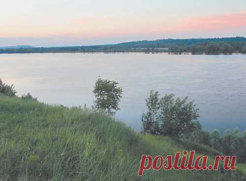 Ночная ловля судака  

Слышал, что судака ловят ночью на перекатах, и долгие годы такая ловля была для меня загадкой. Надо сказать, что никакого стремления я не предпринимал, и этому были причины. Были перекаты без судак…