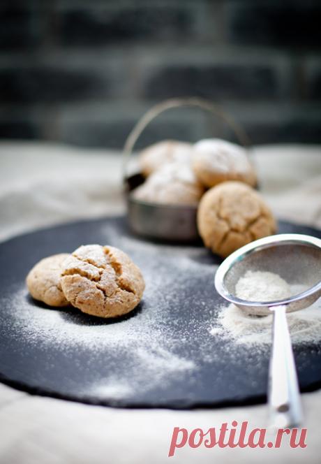 Польворон или мексиканское свадебное печенье - Life tastes 
great!
примерно на 35 шт
Ингредиенты:
200 г сливочного масла комн.темп.;
150 г орехов пекан* ( у меня было 200 г)
100 г сахарной пудры + 200-300 г для обсыпки готового печенья;
300 г муки;
1 ч.л. разрыхлителя;
1 стручок ванили
пара щепоток корицы.
* можно грецкими заменить, но вкус будет немного другой