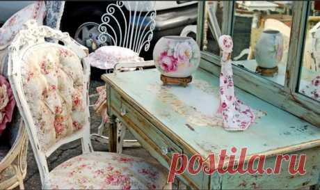 техника Shabby chic Это специальные приёмы искусственного «состаривания». Мастера используют разные методы: декупаж, поталь, декопатч и декоративную роспись. После применения этой техники С их использование модная дизайнерская мебель и изделия полностью меняют свой вид, преображаются и получают «новую жизнь».