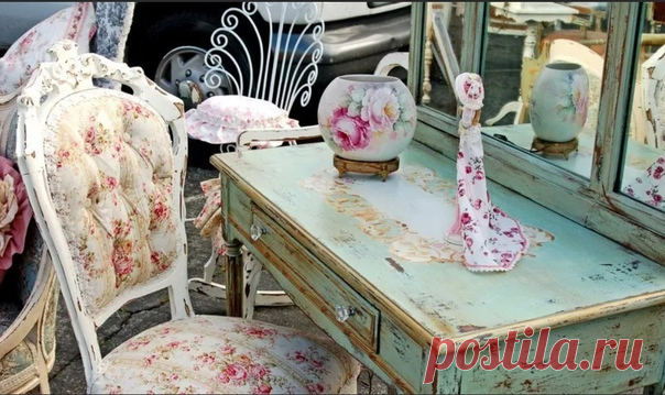 техника Shabby chic Это специальные приёмы искусственного «состаривания». Мастера используют разные методы: декупаж, поталь, декопатч и декоративную роспись. После применения этой техники С их использование модная дизайнерская мебель и изделия полностью меняют свой вид, преображаются и получают «новую жизнь».