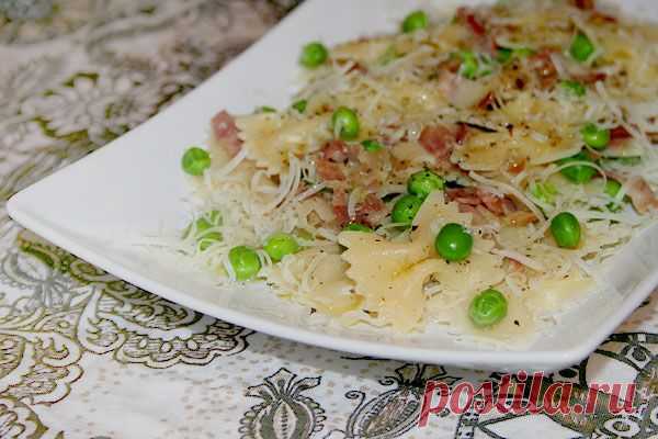 Фарфалле (farfalle) с беконом и зелёным горошком