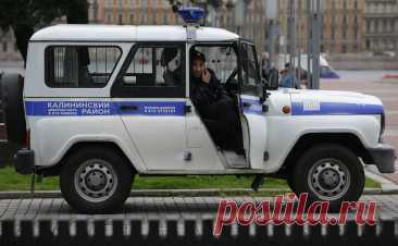 В Петербурге пьяный мужчина с палкой напал на настоятеля храма. В Калининском районе Санкт-Петербурга пьяный мужчина с палкой напал на 60-летнего настоятеля храма, на него завели уголовное дело, сообщает пресс-служба полиции города.