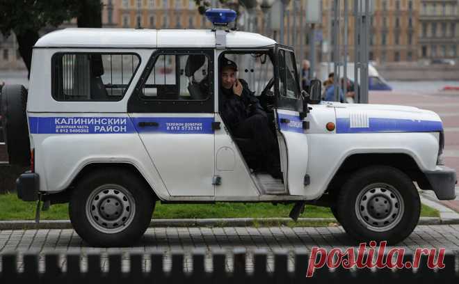 В Петербурге пьяный мужчина с палкой напал на настоятеля храма. В Калининском районе Санкт-Петербурга пьяный мужчина с палкой напал на 60-летнего настоятеля храма, на него завели уголовное дело, сообщает пресс-служба полиции города.