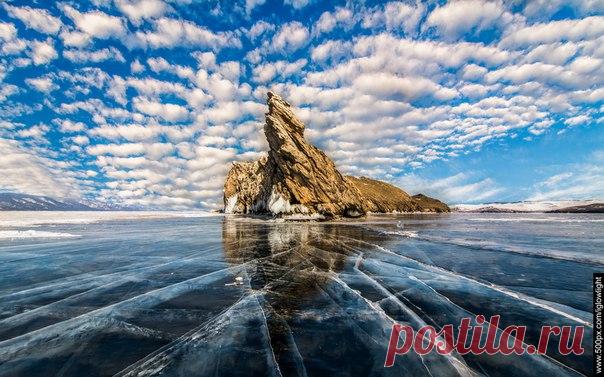 Мороз и солнце на ледяном Байкале. Автор фото – Natalia: Доброе утро!