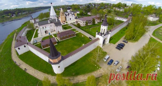 Старицкий Свято-Успенский мужской монастырь  |   Пролетая в Тверской области