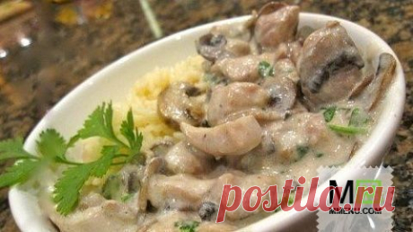 Курица с грибами под сливочным соусом - кулинарный рецепт. Миллион Меню