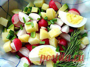 Салат из редиса с картофелем – это салат, что называется, из разряда повседневных, готовится быстро, его не нужно настаиваить. Обратите внимание на подсолнечное масло – оно должно быть вкусным  и обязательно душистым.. Рецепт тут