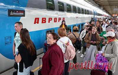 Поезд "Аврора" отправился в рейс с рекордным числом пассажиров. Поезд попадет в Книгу рекордов России