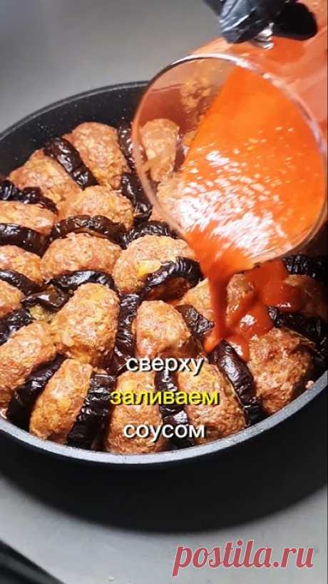 Котлеты с  баклажанами в томатном соусе.Ингредиенты :Баклажаны - 4шт Фарш-1.2кг Марковь - 2шт Лук 3шт Капуста - 400г Таматная паста - 1ч.лСладкая паприка - 2...
