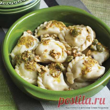 Вареники с капустой и грибами под горчичным соусом
