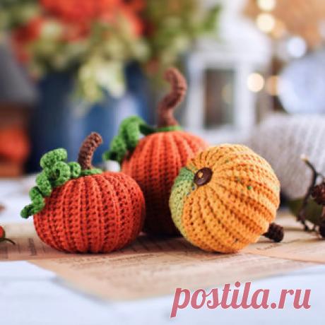 Тыковки амигуруми. Схемы и описания для вязания игрушек крючком! Бесплатный мастер-класс Людмилы Орловой по вязанию тыковки крючком. Высота вязаной игрушки примерно 4-6 см, диаметр около 6 см. Для изготовления такой…