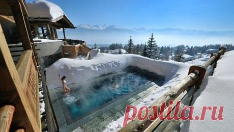 Подогреваемый бассейн горнолыжного курорта Кран-Монтан в Швейцарии