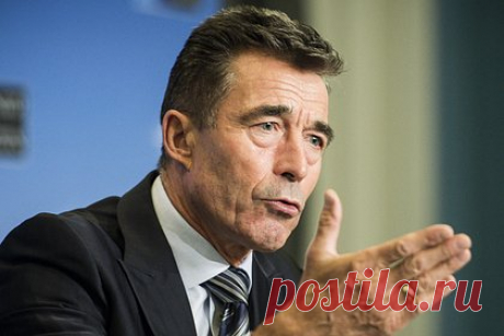 Бывший генсек НАТО назвал Украину бастионом против России. Украина станет бастионом против РФ, заявили бывший генсек НАТО Андерс Фог Расмуссен и глава офиса украинского президента Андрей Ермак в статье, написанной для Foreign Affairs. «Процветающая Украина, которая является частью ЕС, может стать бастионом против автократической и агрессивной России», — указали они.