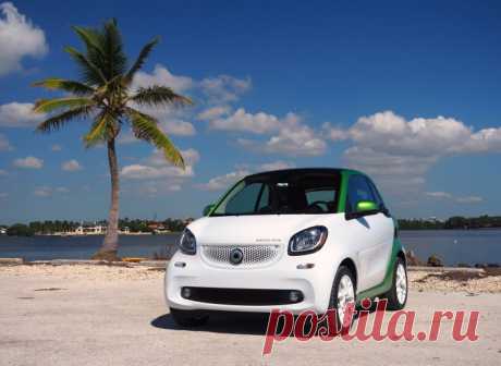 Электрический ситикар Smart ForTwo ED – практически идеальный автомобиль для города | Чёрт побери Поклонники автомобилей Smart могут ликовать! Нынешним летом выходи на рынок новая модель этого мини-автомобиля, полюбившегося во всём мире. На этот раз производитель решил побаловать любителей бренда электрической версией Смарта - автомобиль получился несколько больше предшественника и к тому же гораздо быстрее заряжается.   Последняя модель электрокара Smart ForTwo ED имеет н...
