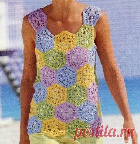 Вяжем летние вещи. Разноцветный топ, связанный крючком. Схема бесплатно здесь https://labhousehold.com/ru/colorful-crochet-shirt.html