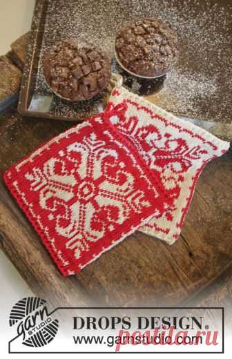 Baking Christmas / DROPS Extra 0-1061 - Free knitting patterns by DROPS Design DROPS Christmas: Knitted DROPS pot holders with Nordic pattern in ”Muskat”.